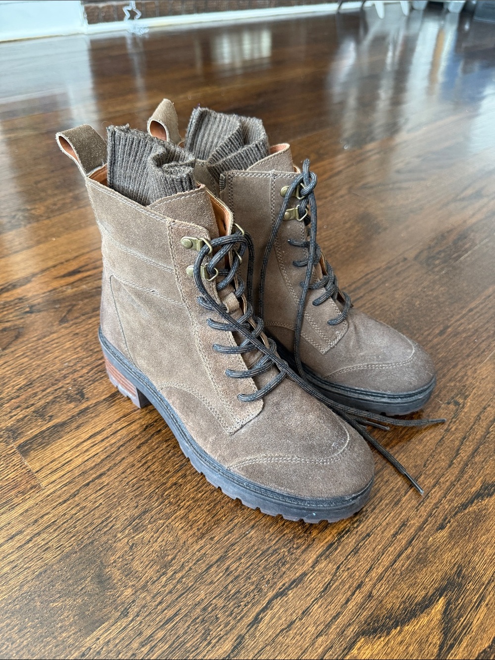 Women’s Brown Suede Lace-Up Boots